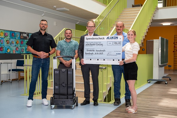 Scheckübergabe Schule Alukonspende